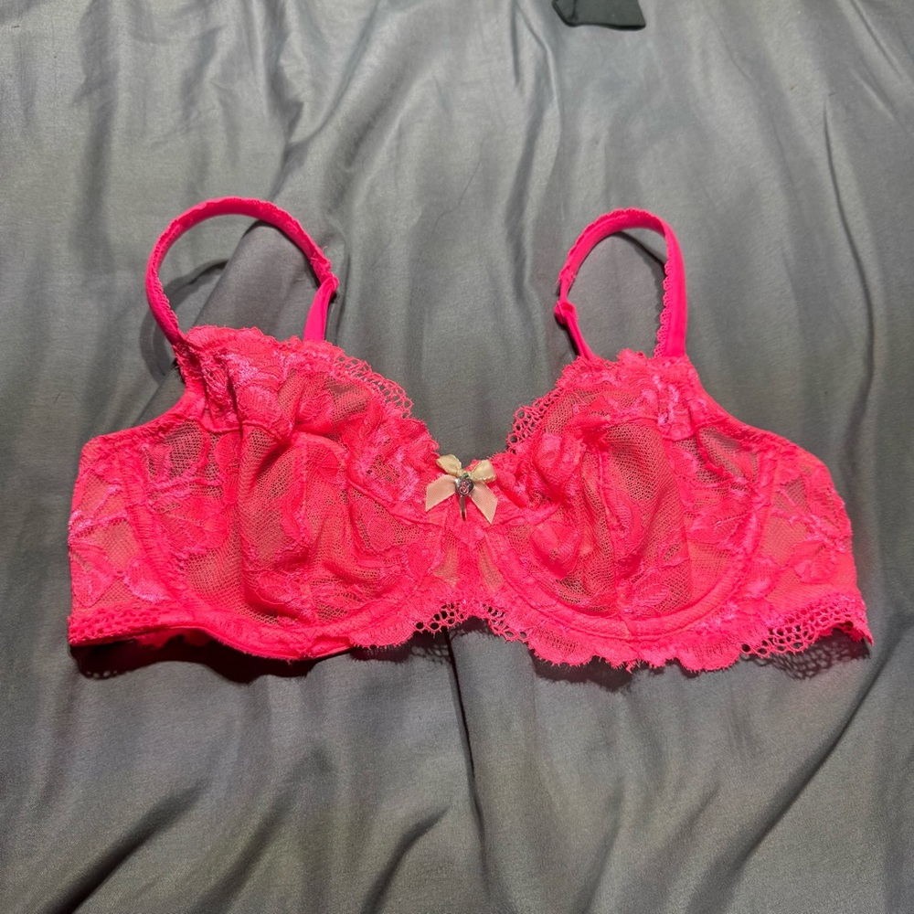 Victoria’s‎ Secret hot pink lace bra size 34C